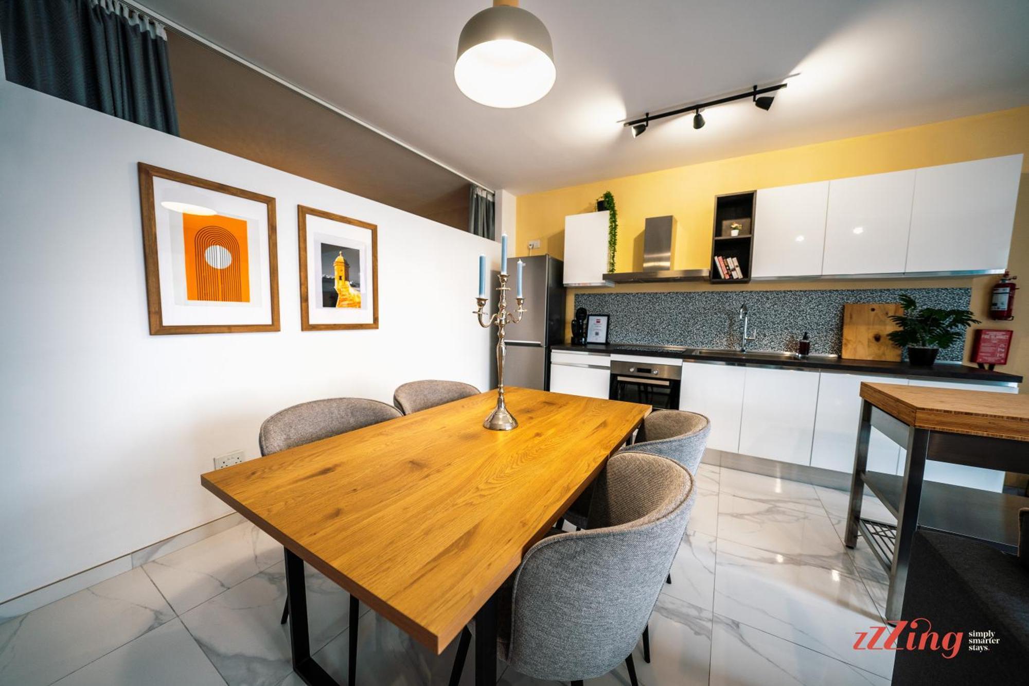 A Stylishly Chic With Sofa Bed - A12 Apartment St. Paul's Bay