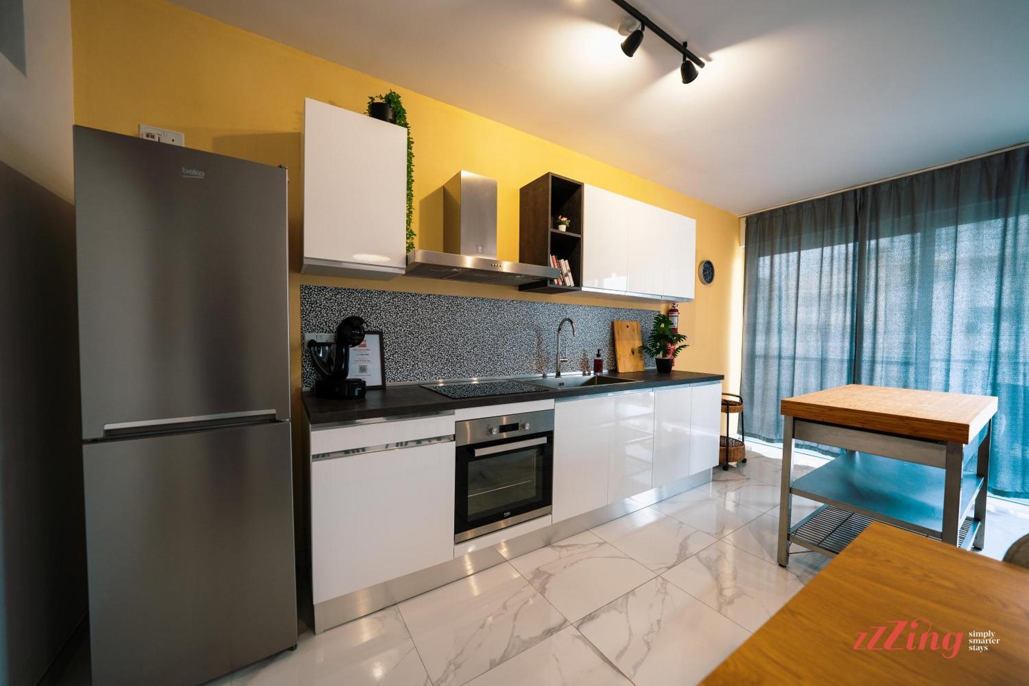 A Stylishly Chic With Sofa Bed - A12 Apartment *