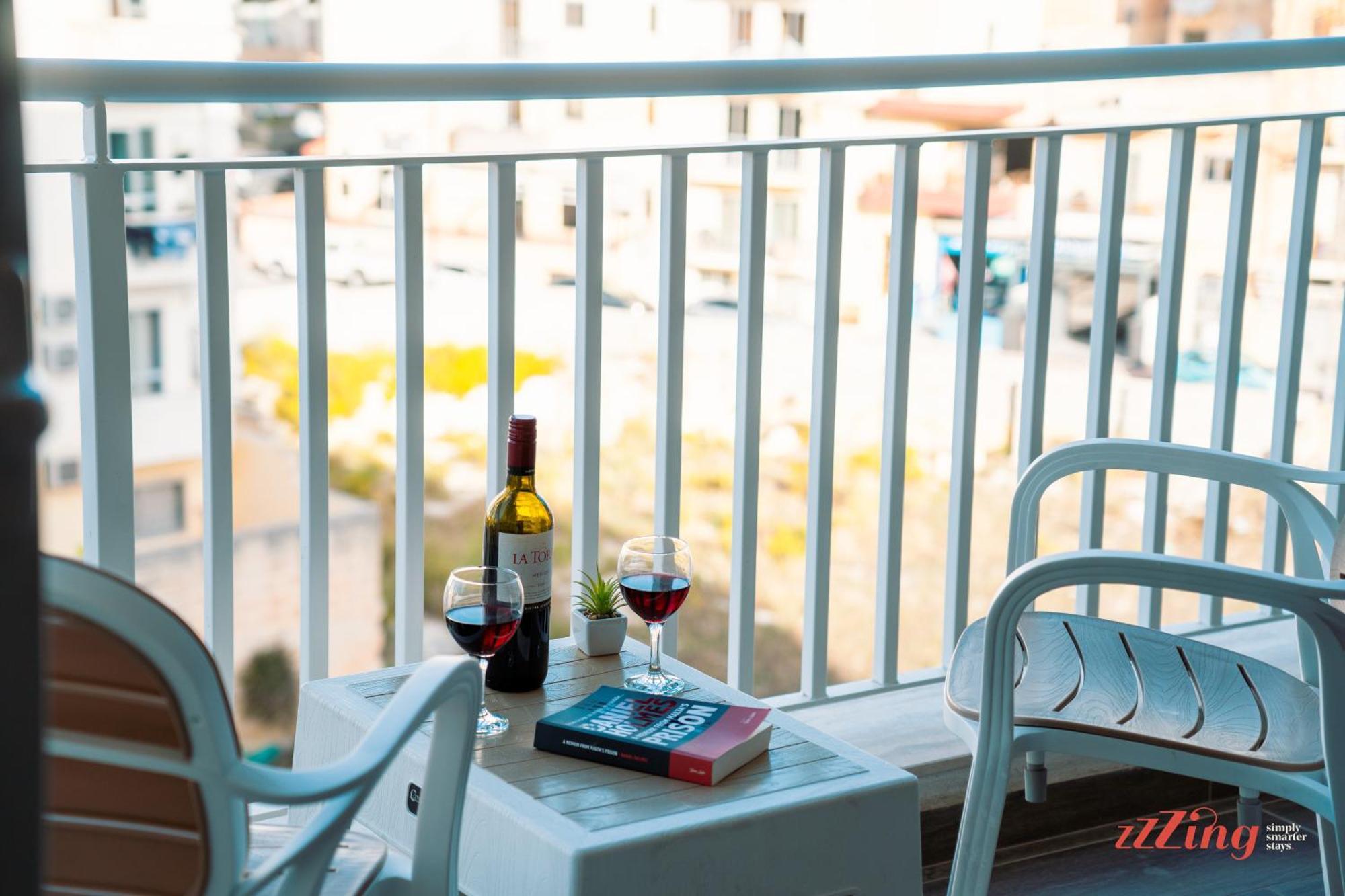A Stylishly Chic With Sofa Bed - A12 * San Pawl il-Baħar